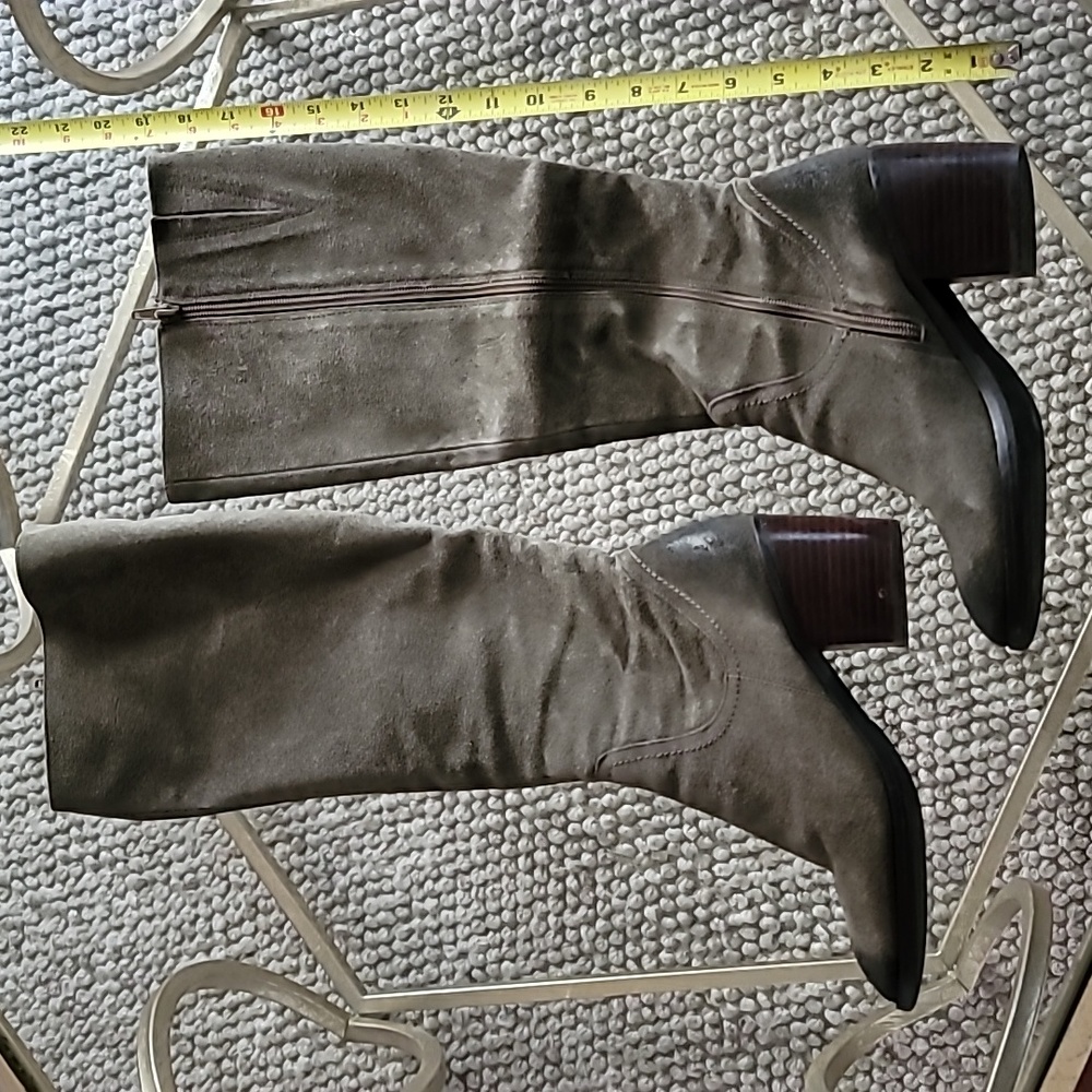 Kelsi Dagger green seude boots